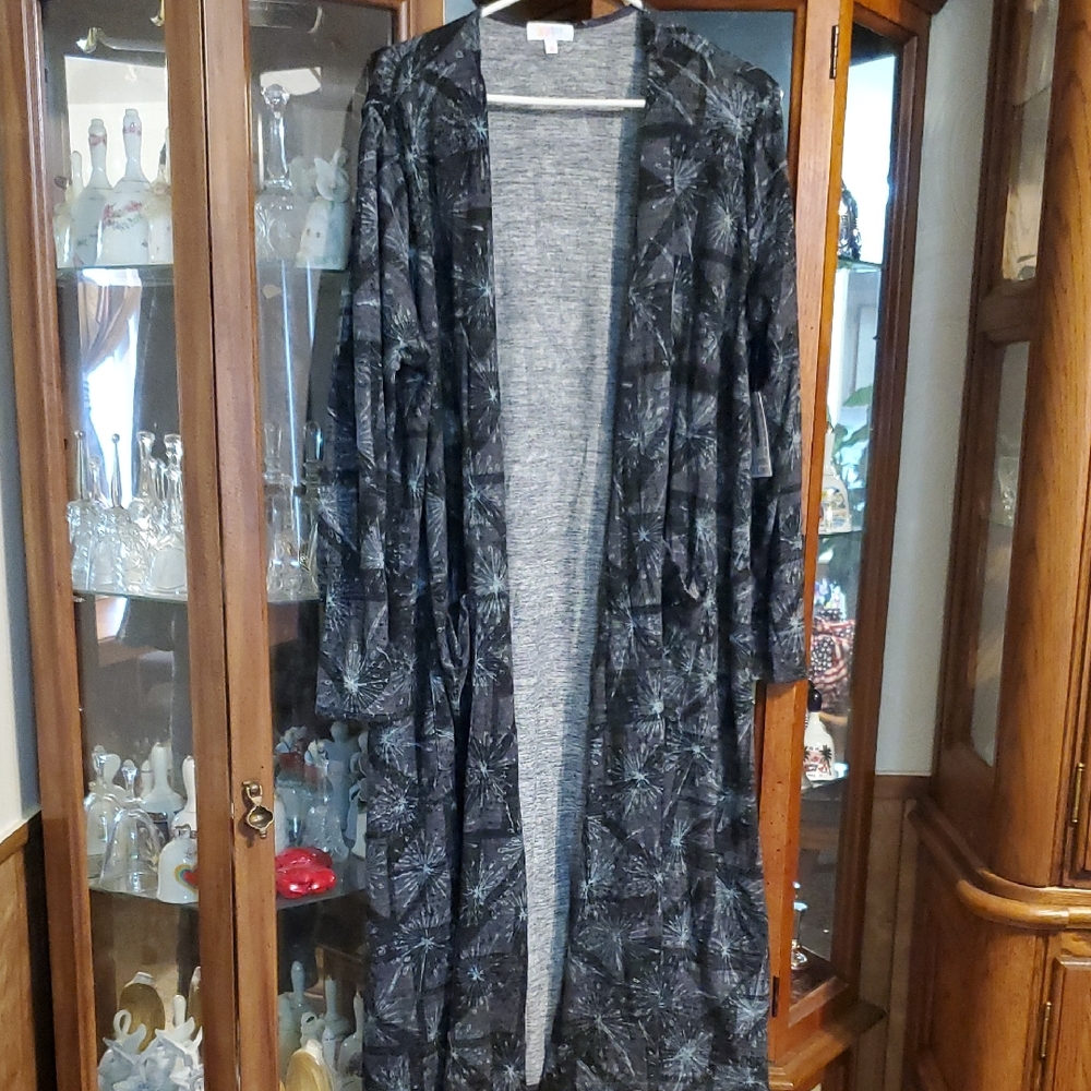 SARA #08 (CH) NWT LuLaRoe Sarah Black and Gray Patterned Cardigan